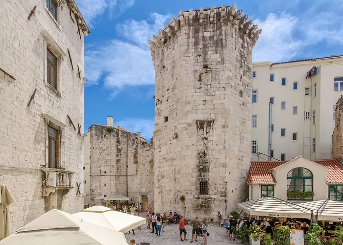 Apartment Martini Split